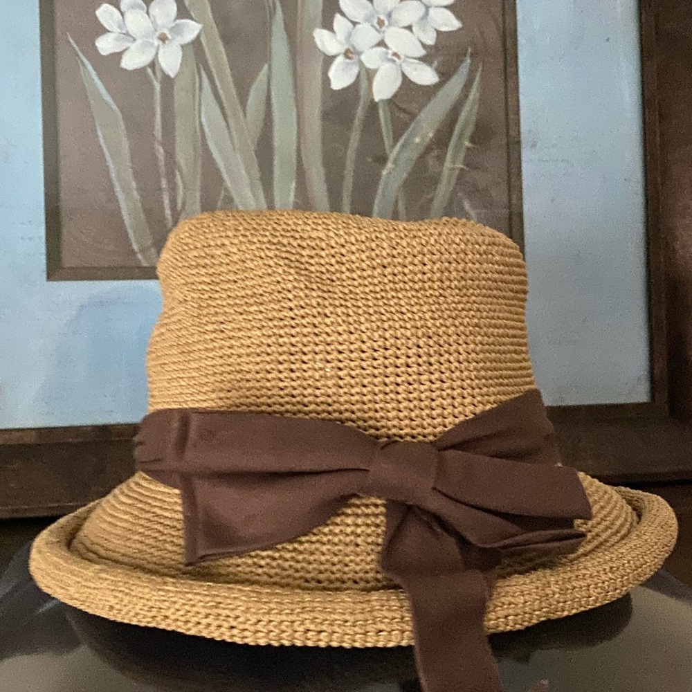 Fancet women’s straw sun hat with brown bow hat band, one size fits all.